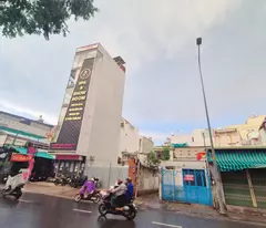bán nhà 2MT Ngay Nguyễn Thái Sơn gần ĐH Công Nghiệp 108m2 đối diện công viên