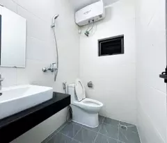 Cho thuê nhà, Chùa Láng, Nguyễn Chí Thanh, Đống Đa; 352m2* 1T -55 tr