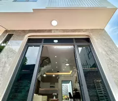 Nhà độc lập ô tô đỗ cách nhà 10m sân vườn sau siêu rộng siêu thoáng tại Thiên Lôi Aeon Mall