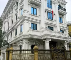 Cho thuê nhà, Chùa Láng, Nguyễn Chí Thanh, THANG MÁY, 327m2x 4T -60 tr