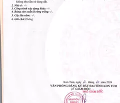 Vị trí đất nằm ngay khu dân cư đông đúc, giao thông thuận tiện, rất thích hợp cho anh chị mua để