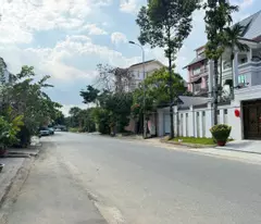 bán  Biệt thự sân vườn Compound VIP Hoa Hồng – Giá tốt nhất khu vực trần não - quận 2