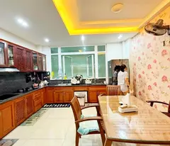 Bán nhà mặt tiền Bùi Minh Trực, ngang 4m, xe hơi ngủ, tặng nội thất 3 tỷ, 1 bước ra chợ
