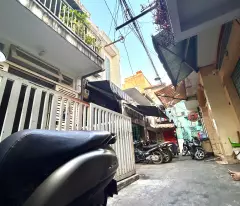 NHÀ BÁN CÁCH MẶT TIỀN ĐƯỜNG XE HƠI CHỈ VÀI CĂN- NGANG 3.6M- TRƯỚC NHÀ RỘNG 4M- CHỈ 3.8ĐỒNG- LƯU