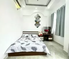NHÀ HẺM XE HƠI, CẠNH PHÚ MỸ HƯNG, HƠN 5 TỶ, 3 TẦNG KIÊN CỐ