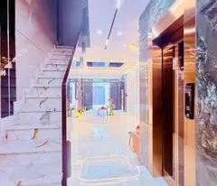 NGAY P.11, GÒ VÁP. GẦN THỐNG NHẤT, NHÀ 5 TẦNG, THANG MÁY, 6 PHÒNG, GARA Ô TÔ