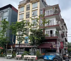 CHÍNH CHỦ BÁN 2 TÒA KHÁCH SẠN 10 TẦNG VỊ TRÍ ĐẸP NHẤT MẶT PHỐ ĐI BỘ KIM ĐỒNG CAO BẰNG