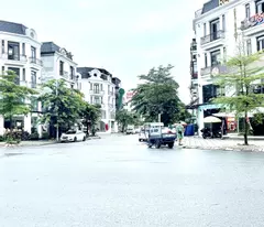 Bán nhà mặt phố Trung tâm Trâu Quỳ 142m2 lô góc đường 22m và 11m cho thuê.0982852808