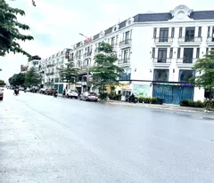 Bán nhà mặt phố Trung tâm Trâu Quỳ 142m2 lô góc đường 22m và 11m cho thuê.0982852808