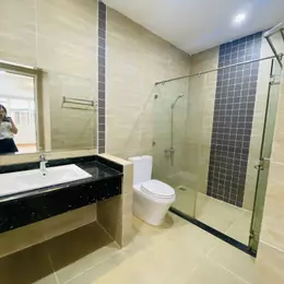 Cho thuê nhà - văn phòng hẻm 7m Sư Vạn Hạnh, cách Vạn Hạnh mall 250m, 400m2, 4 tầng. Thương lượng