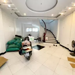 NHỈNH 5 TỶ - NHÀ CẦU GIẤY OTO ĐỖ CỬA, NGÕ THÔNG KINH DOANH, 40m 5T - DÂN XÂY, 3PN KHÉP KÍN