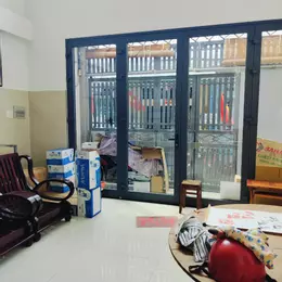 CĂN  ĐÔI NHÀ ĐẸP TẶNG THANG MÁI. SÂN  TRƯỚC, SÂN SAU THÔNG THOÁNG.HẺM ĐƯỜNG KINH DOANH BUÔN BÁN.