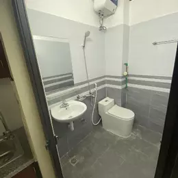 BÁN NHÀ DÒNG TIỀN TẠI DI TRẠCH 70M2 7 TẦNG MẶT TIỀN 4.25M - NGAY GẦN ĐƯỜNG SẮT NHỔN NHỔN