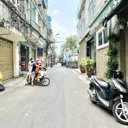 Nhà căn góc, 2 mặt tiền, 3 tầng - Hẻm xe tải - Có dòng tiền cho thuê 11 triệu / tháng.