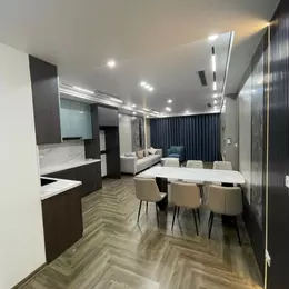 MỚI NHẤT NHÀ ĐẸP NGỌC THUỴ LONG BIÊN. THANG MÁY GARA Ô TÔ TRÁNH KINH DOANH