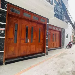 Bán nhà phố Xuân La DT 33m2,6 tầng, 3,3m MT. nhà đẹp ở luôn.