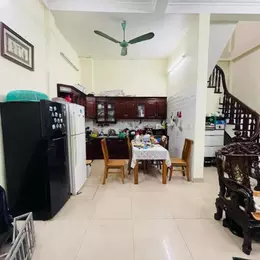BÁN NHÀ CẦU GIẤY_MẶT TIỀN KHỦNG_GẦN ÔTÔ_DÂN XÂY