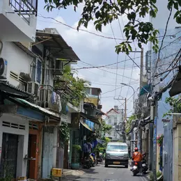 Hẻm xe hơi 2 mặt tiền hẻm 

Ngang 3.05 x nở hậu Ngang 4 x DÀI 23 m

 - 2 tấm Q4 có 60 triệu m