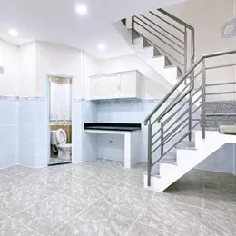 hẻm xe hơi Q4 
NGANG 4 x dái 5 m đúc 3 tấm hơn 2 tỷ x
NGÂN HÀNG CHO VAY 70%
