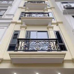 HOÀNG QUỐC VIỆT - PHÂN LÔ - 8 TẦNG - THANG MÁY - Ô TÔ VÀO NHÀ - NGÕ THÔNG - AN SINH ĐỈNH