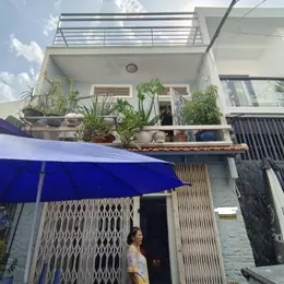 Đối diện UBND P13 - Đường Dương Quảng Hàm - HXT -  DT 3.8 x 10m_ 2T