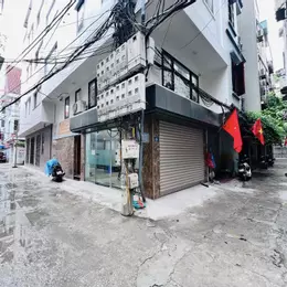 PHÂN LÔ - VỈA HÈ - HAI MẶT NGÕ Ô TÔ TRÁNH - ĐỖ ĐẬU NGÀY ĐÊM - BÁN ĐẤT TẶNG NHÀ 3 TẦNG - SỔ HOA HẬU