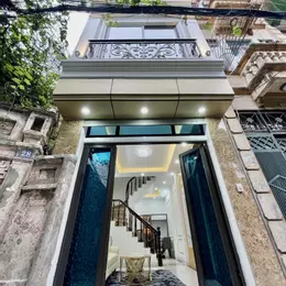 BÁN NHÀ TRUNG TÂM QUẬN CẦU GIẤY – NHÀ MỚI ĐẸP LONG LANH – NGÕ THÔNG – KINH DOANH NHỎ - 50M RA PHỐ
