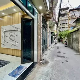 BÁN NHÀ ĐẸP PHỐ CẦU GIẤY – NHÀ MỚI ĐẸP QUẬN CẦU GIẤY – NGÕ THÔNG – KINH DOANH NHỎ - 50M RA PHỐ -