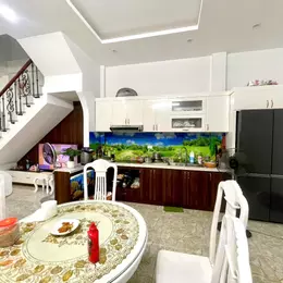 Nhà Phương Mai Đống Đa,ô tô đỗ cửa.