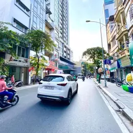 BÁN NHÀ 6T HOÀNG QUỐC VIỆT, MT 6M, Ô CHỜ THANG MÁY, 2 THOÁNG , PHÂN LÔ Ô TÔ, CHỈ 13.5 TỶ