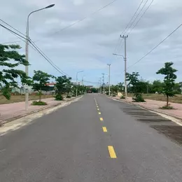 BÁN GẤP LÔ MẶT TIỀN PHÙNG HƯNG 100M2 (5X20), GIÁ 1TỶ2, SHR