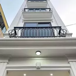 Nhà giáp Nam Từ Liêm thiết kế 5 tầng x 36m, có 5 phòng ngủ, cách 50m ra đường ô tô, giá nhỉnh 4 tỷ