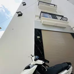 Bán nhà Di Trạch, diện tích 30m2, 5 tầng, oto 4 chỗ đỗ cửa, ngõ thông thoáng, giá 3.x tỷ