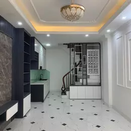 Bán nhà ngọc thụy, 33m, 3 ngủ, full nội thất, mới tinh, ô tô đỗ tận cổng chạy vòng quanh