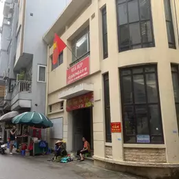 CHÍNH CHỦ GỬI BÁN NHÀ 30 M GIÁ NHỈNH 8 TỶ TẠI LẠC LONG QUÂN