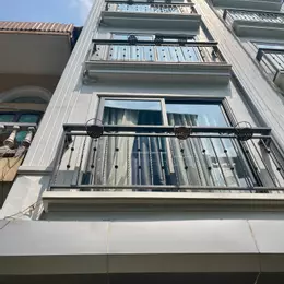 BÁN NHÀ  CẦU GIẤY NHÀ MỚI  Ô TÔ ĐỖ CỬA KHU TRUNG TÂM  TIỆN ÍCH  Ở SƯỚNG CHỈ 7,8 TỶ
