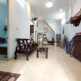 Ngay THPT Nguyễn Trung Trực - Hẻm 4m - (5.5 x 8.5)m - 3 Phòng ngủ