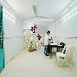 Hẻm xe hơi cách mặt tiền 15 m
Hoàng diệu Q4 
Ngang 3x 7 m
