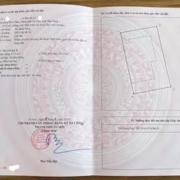 ---GIÁ CHI  7 TY800  XÍU  CĂN BIỆT THỰ SONG LÂP,cả nhà và đất vị trí ở KCN VSIP DT135M2,3 tầng