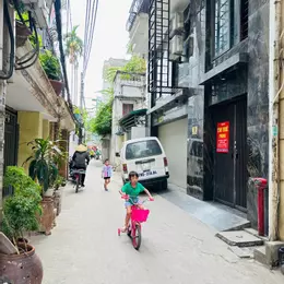 BÁN NHÀ CẦU GIẤY 46M CÁCH 1 NHÀ RA Ô TÔ TRÁNH NHAU, HÀNG XÓM GIÁO SƯ. GIÁ 4,8 TỶ