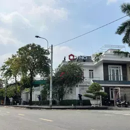Bán gấp Biệt thự góc 3 mặt tiền khu Biệt thự quận Tân Phú. Liên hệ: 0964340640