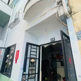 Chủ gấp bán vì cần tiền giải quyết việc . Nhà ngay trung tâm quận 10 cmt8 2 tầng 36m2 chỉ 4 tỷ 4