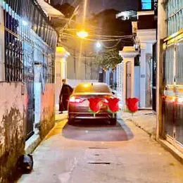 Bán đât Hoàng Tăng Bí tặng nhà 2 tầng mt 4.2  nở hậu ô tô đỗ cửa 4.3 ty