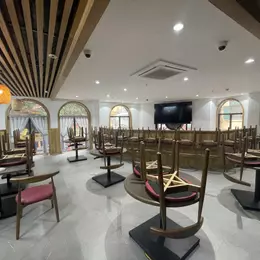 Cho thuê nhà mặt phố Ngũ Xã, lô góc hai mặt tiền 20m, Diện tích 90m2 x3 tầng thông sàn, thang máy