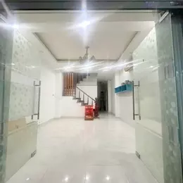 Dọn vào ở ngay nhà ngang 4, Lạc Long Quân, Tân Bình, Giá rẻ chưa tới 5 tỷ.