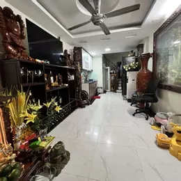 Chủ nhà cần bán để mua nhà to hơn, Ô tô đỗ cổng, ngõ thông các ngả, 30 m2 giá 5,35 tỷ