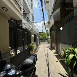 Ngay Cao Đẳng Bách Khoa SG - Gần HXH - (4 x 13)m - Đúc 2 Tầng
