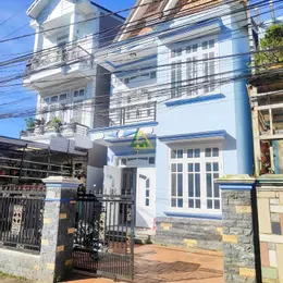 Cho thuê nhà nguyên căn 5 phòng ngủ đường Phan Chu Trinh p9 giá 13tr650