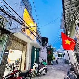 Ngay Nhà thờ Hạnh Thông Tây - Hẻm xe tải - BTCT 3 tầng - 3 phòng ngủ