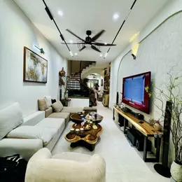 SIÊU HIẾM LÂM DU LONG  BIÊN  
NHÀ ĐẸP NHƯ KHÁCH SẠN 5*- 
Ô TÔ TRÁNH 30 M THOÁNG TRƯỚC SAU CHỦ TẶNG
